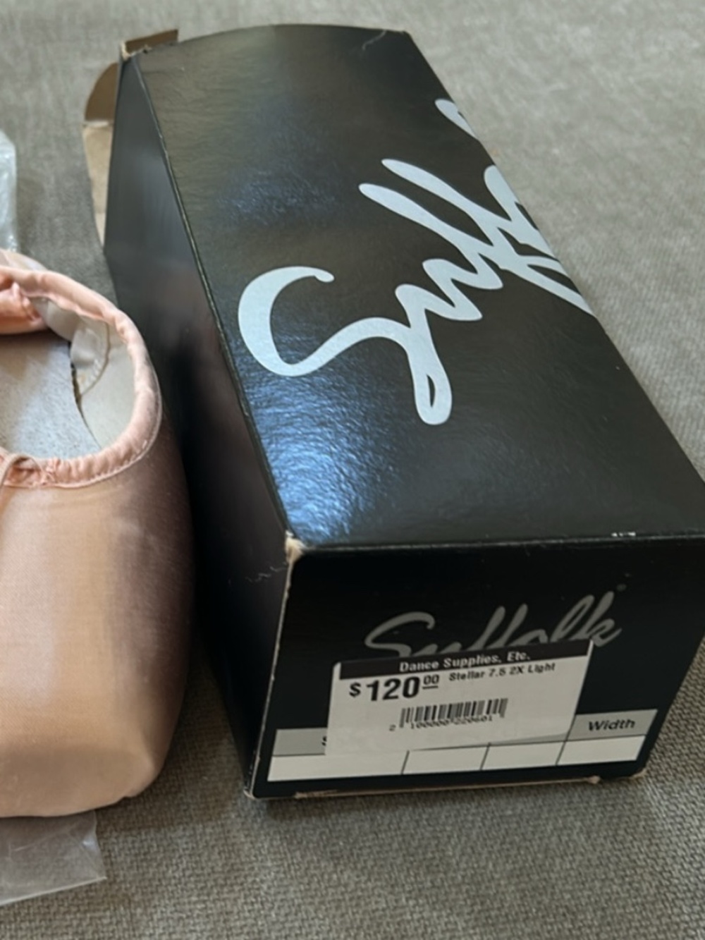 Pointe Shoes - Picture 2 of 2